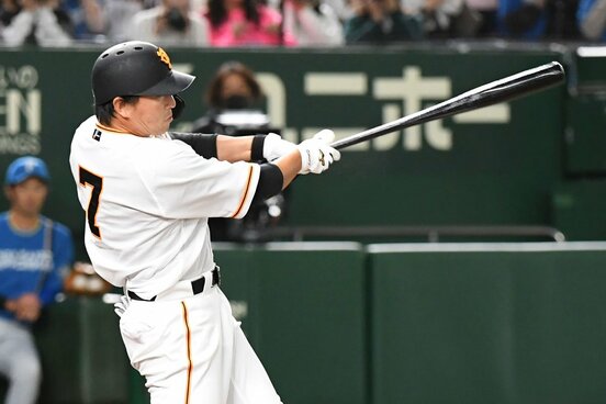 途中出場ながら、７回に左前打を放った巨人・長野