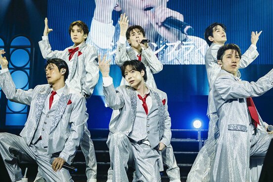 ツアー最終公演を行ったSHOW-WAの(前列左から)青山隼、塩田将己、山本佳志、(後列左から)寺田真二郎、向山毅、井筒雄太