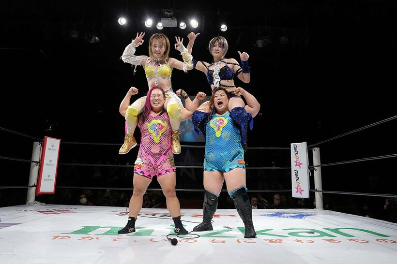 チーム２００キロの橋本千紘＆優宇と対戦したなつぽいと安納サオリ（©スターダム）