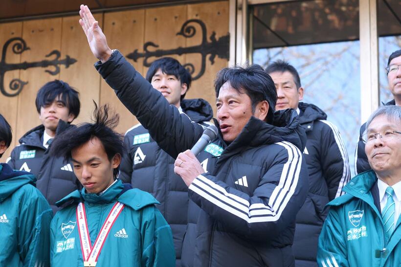 あいさつする青学大・原晋監督