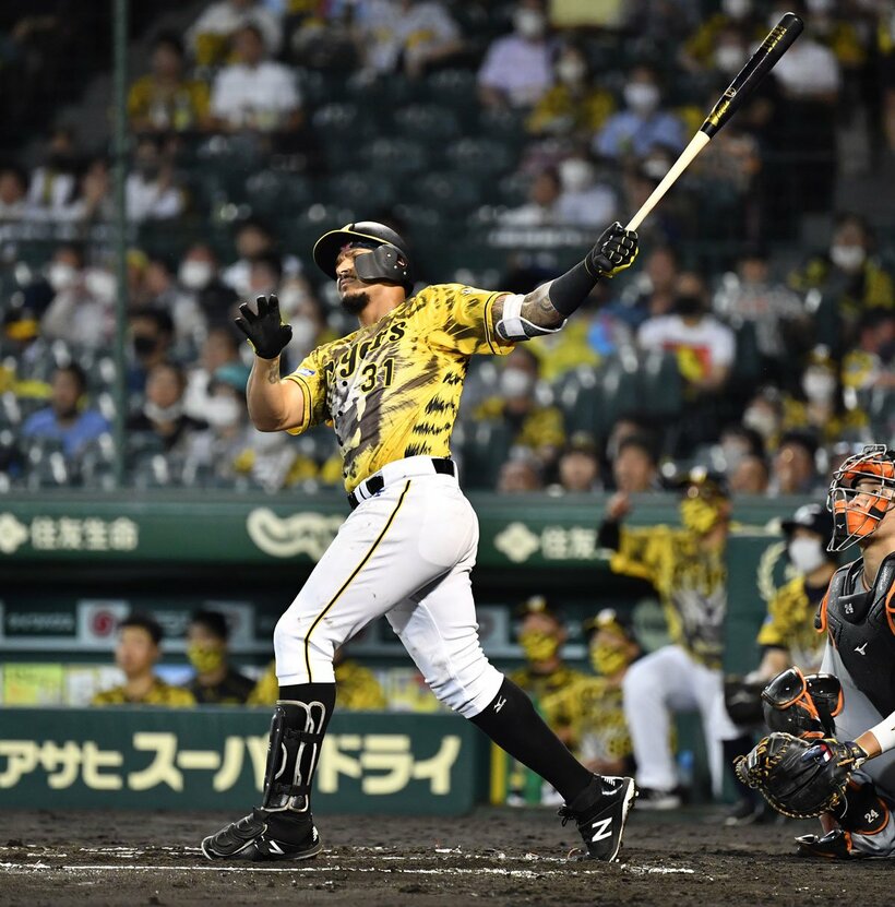  ６回、ソロホームランを放つマルテ