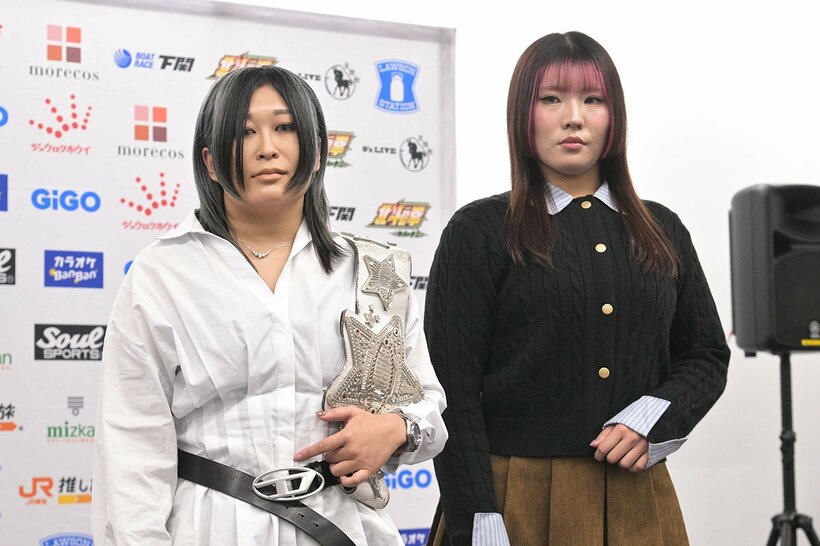 ワンダー王者・小波（左）と壮麗亜美