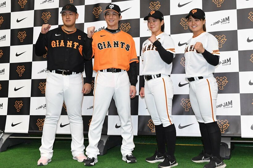 イベントに登場した（左から）岡本和真、小林誠司、金満梨々那、 島野愛友利