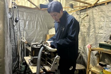 スケート靴の刃の研磨も研究していた日下匡力コーチ