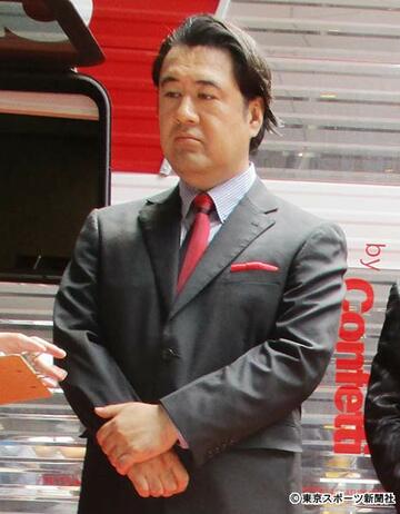 写真:“シンデレラおじさん”小手伸也 引く手あまたでブームはまだ続く | 東スポWEB