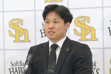 契約更改を終えたソフトバンクの海野隆司