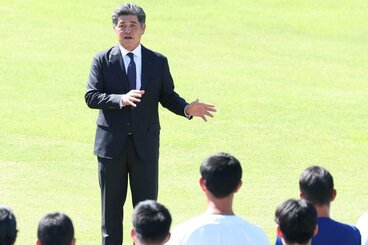 選手に話をする工藤公康新監督