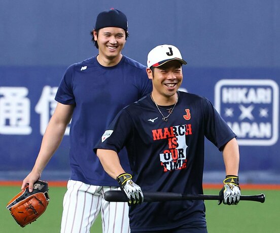 大谷翔平（左）と近藤健介