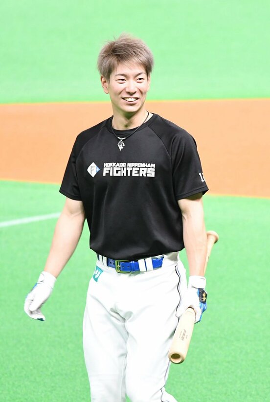 左膝蓋骨下極骨折が発表された日本ハム・松本(東スポWeb)