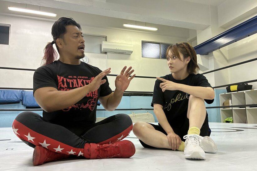 鷹木（左）と大ゲンカになったなつぽいは…