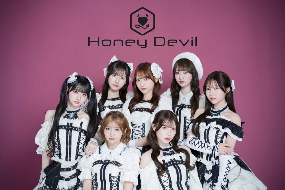 7人組の「Honey Devil」。前列左から鈴木南帆、藤原遼、後列左から井上唯、渋谷奏和、亀尾日菜子、日浦菜緒、小山涼香.