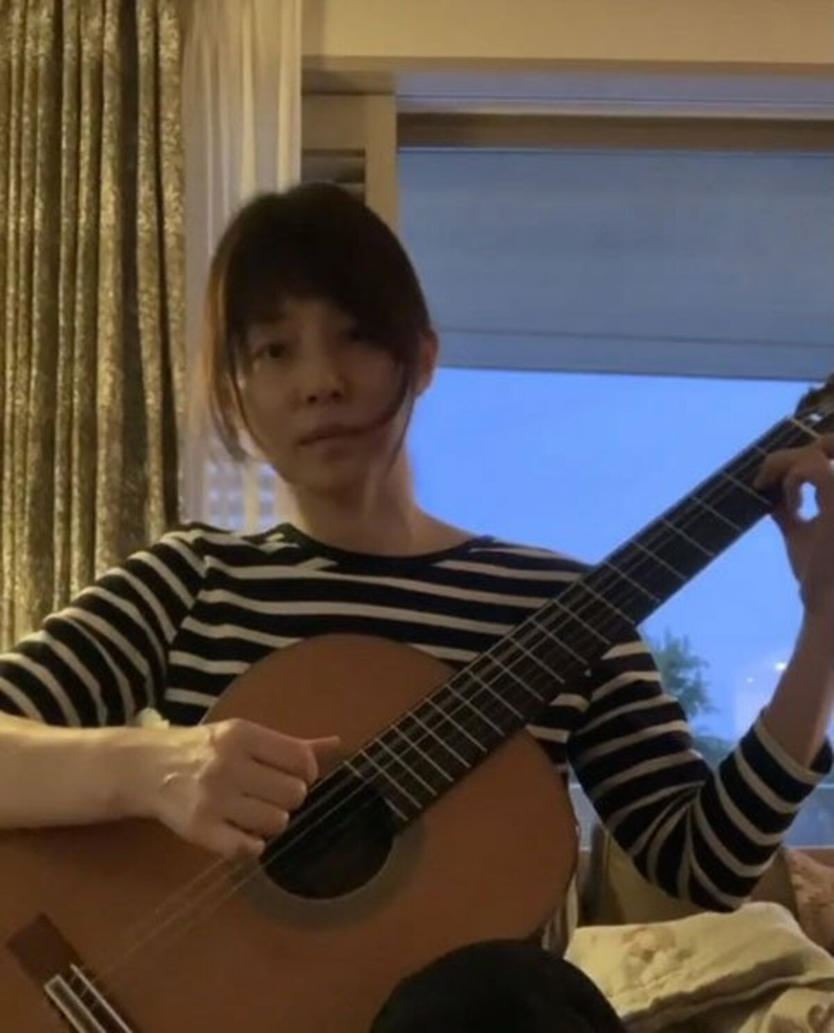 石田ゆり子がクラシックギターの練習風景公開 フォロワーは かっこいい どんどん上手くなってる 東スポweb