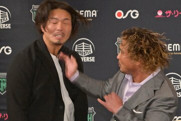 中嶋（右）から強烈な張り手を食らってしまったジェイク