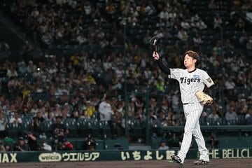 ２回、登板を終えてマウンドを降りる西勇輝