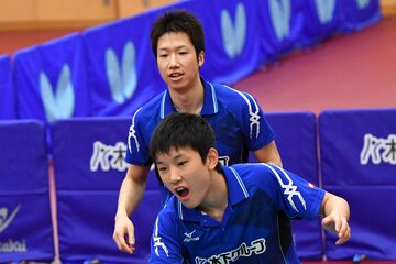 水谷隼氏（後方）と張本智和