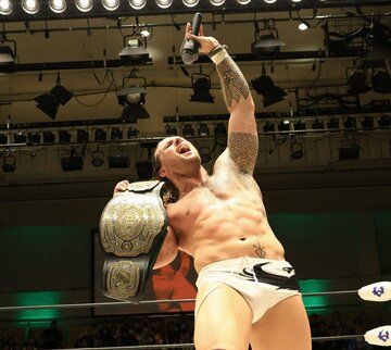 勝利を喜ぶシェイン・ヘイスト（写真提供：プロレスリング・ノア）