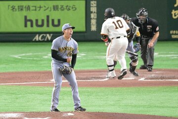 巨人・甲斐から三振を奪いガッツポーズする阪神・工藤泰成