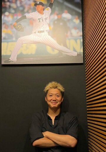 優勝セールを行っている阪神OB投手の横山雄哉さん