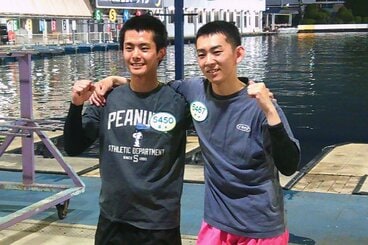 地元・住之江でデビューを果たす藤本遼磨(左)と野村羽玖