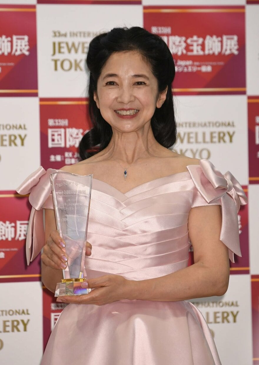 写真:宮崎美子が石を語る「オパールは水を含む鉱物で…」 | 東スポWEB