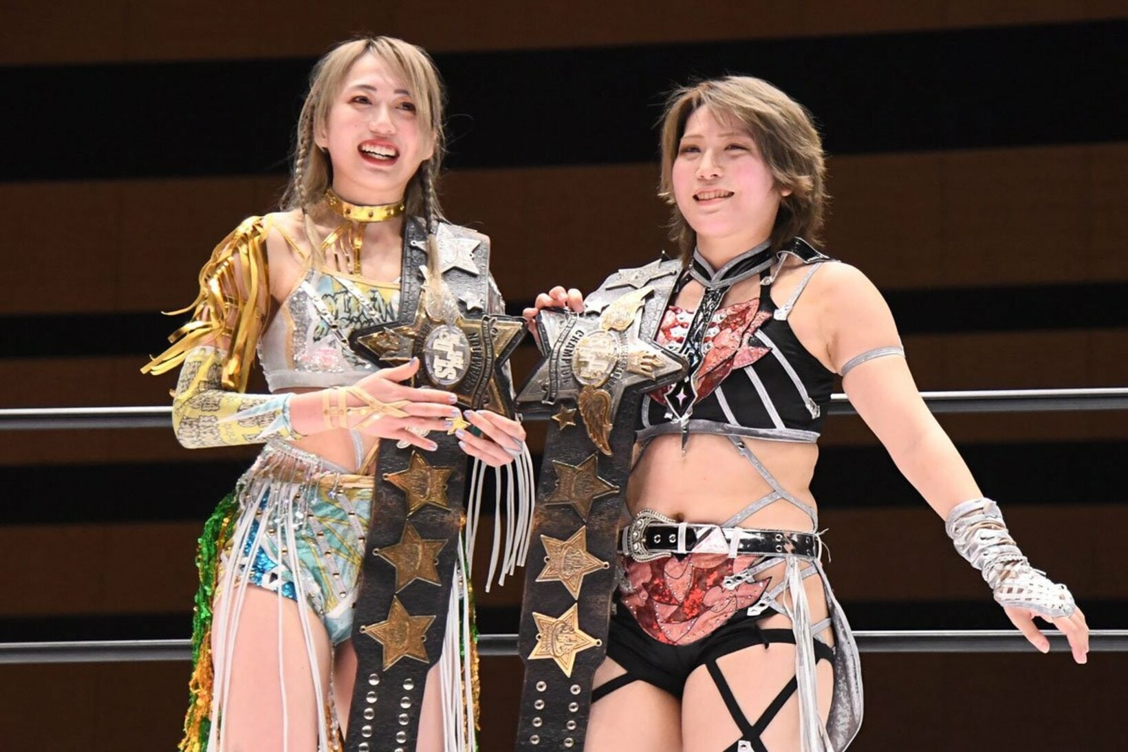 「アフロディーテ」でゴッデス王者だった林下詩美(右)と上谷沙弥（2024年）