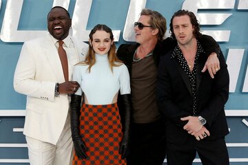 左からブライアン・タイリー・ヘンリー、ジョーイ・キング、ブラッド・ピット、アーロン・テイラー・ジョンソン（ロイター）