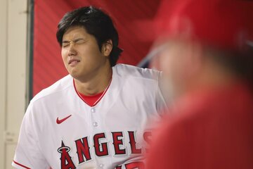 眠そうな表情の大谷翔平
