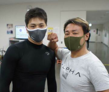  岩本俊介（左）と伊勢崎彰大の千葉コンビが好連係を披露する