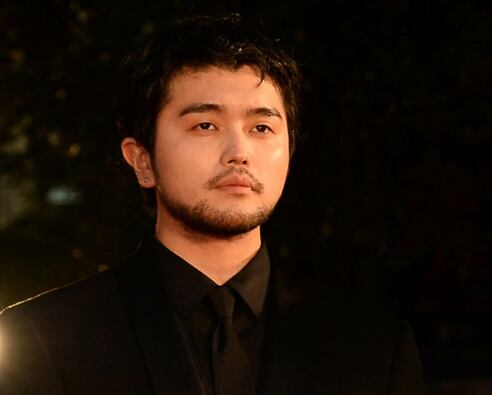 King Gnu井口理 兄の住むドイツを訪れ快適生活「わりとどこでもタバコ