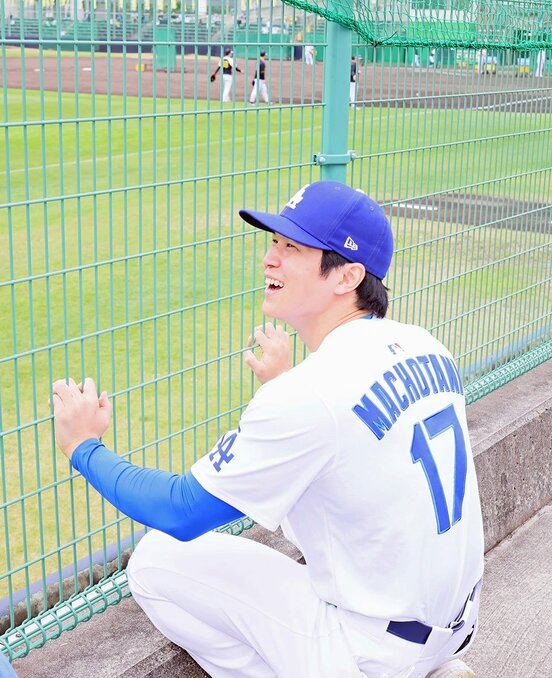 阪神の宜野座キャンプを視察するマチョ谷翔平