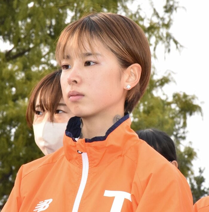 拓大時代、ピアスを着用している不破聖衣来