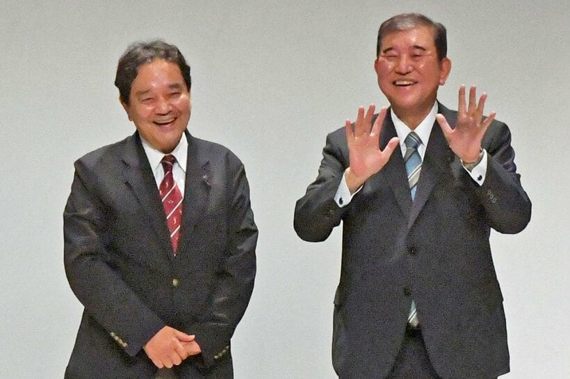 対談を行った石破茂前首相(左)と、ジャーナリストの鈴木哲夫氏