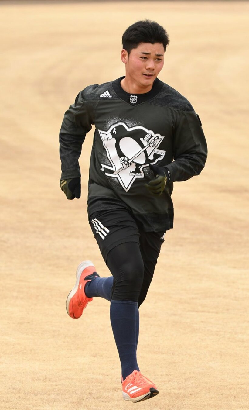  自主トレでスリムな姿を披露した清宮幸太郎（東スポWeb）