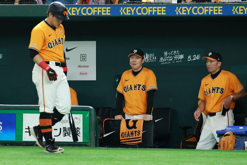 オリックスとの３連戦でノーヒット。岡本和はうつむいてベンチに戻った