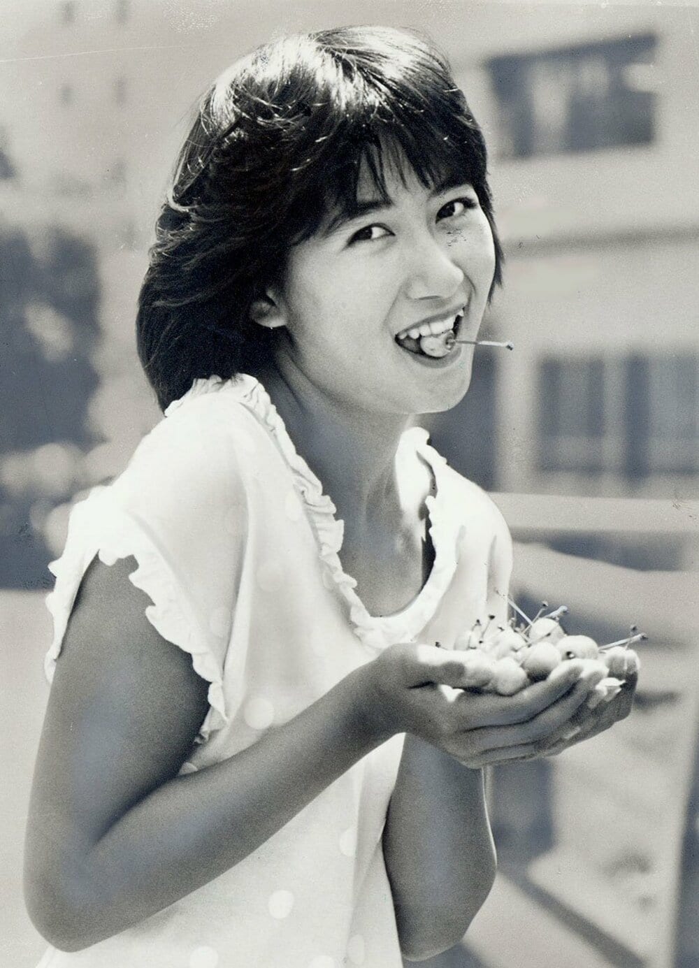 お口いっぱいにほおばる木元ゆうこ
