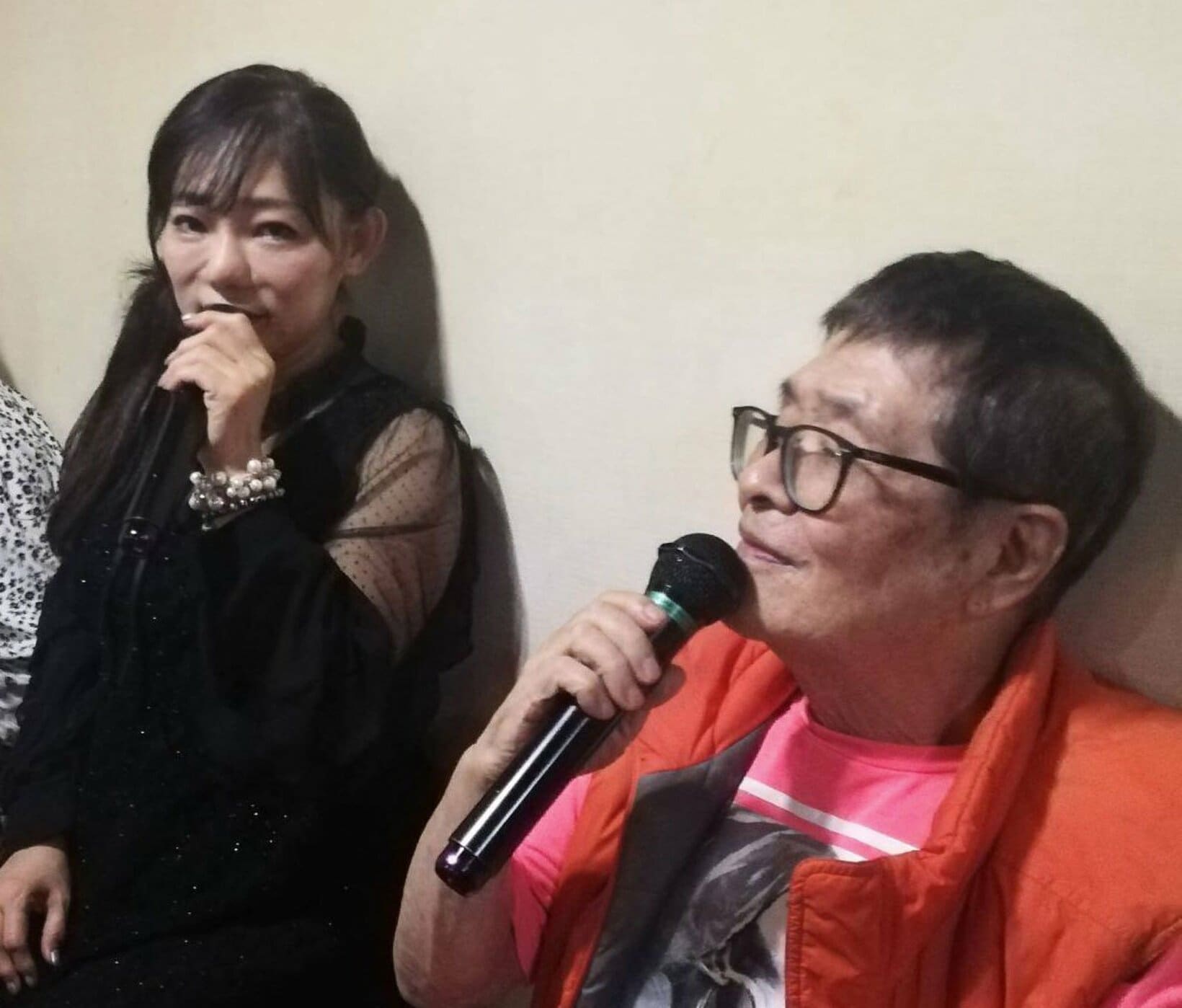 イベント後の打ち上げではカラオケを熱唱撮（純歌提供）