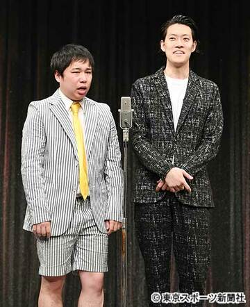  「霜降り明星」のせいや（左）と粗品