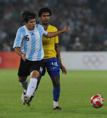  アグエロは義理父マラドーナ監督の口出しに猛反発した