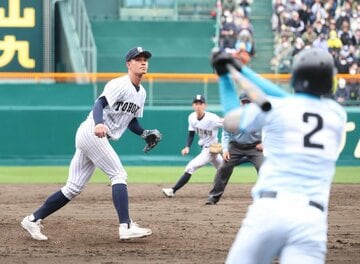 ハッブス大起（東北）は５回裏にタイムリー二塁打を打たれる