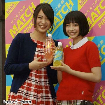仲の良い広瀬アリス（左）とすず姉妹