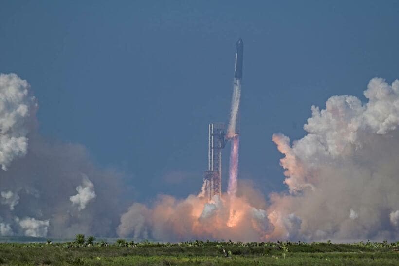 テキサス州で打ち上げられたスペースXの宇宙船（ロイター）