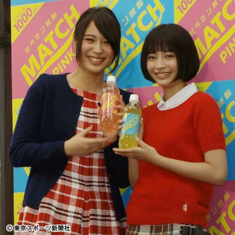 仲の良い広瀬アリス（左）とすず姉妹