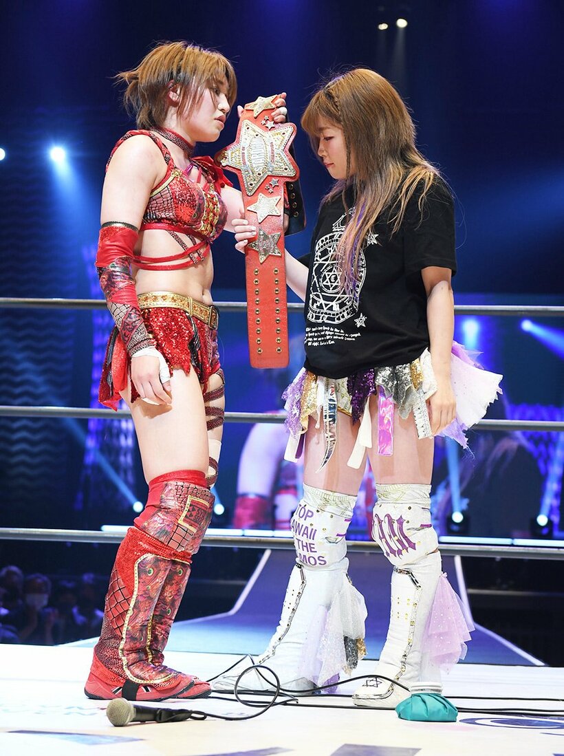  朱里(左)に挑戦表明をした中野たむ（東スポWeb）