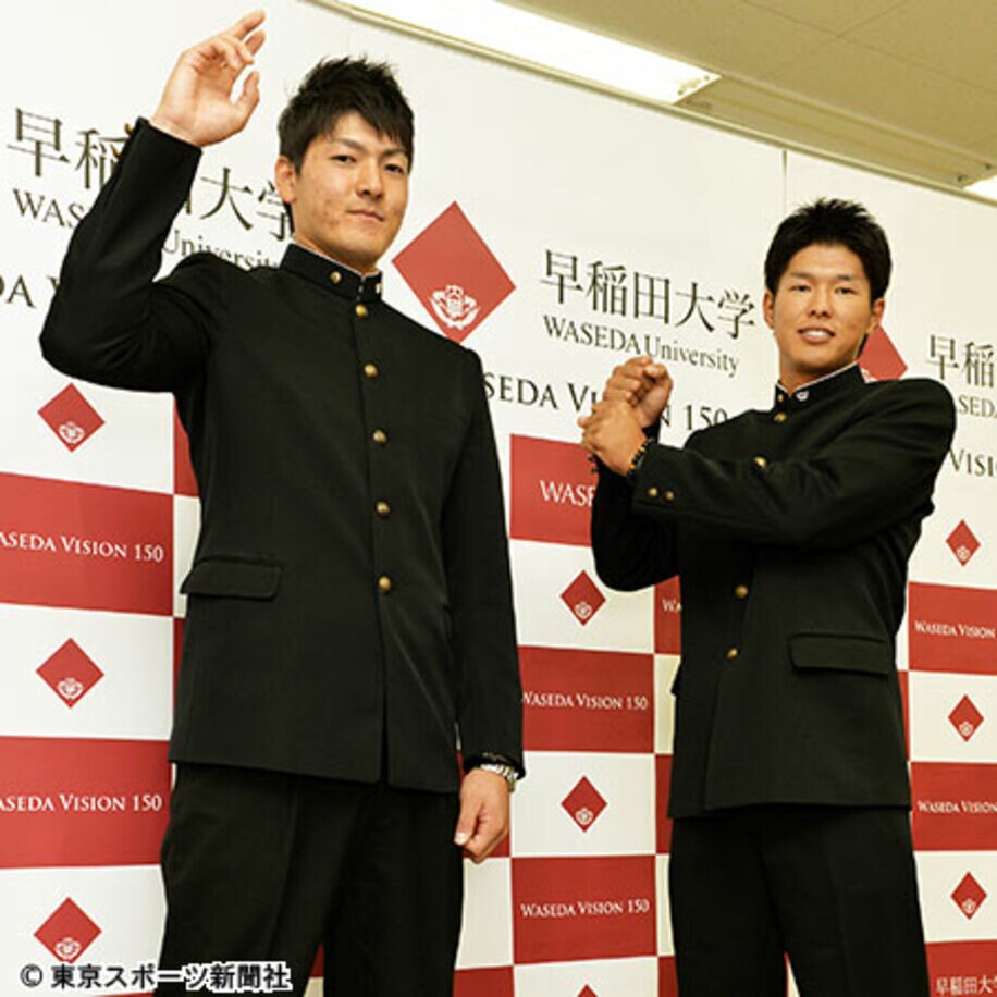 日本ハムに１位指名された有原（左）とのプロの舞台での対決を心待ちにする中村