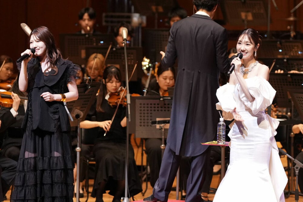 村山彩希（左）と柏木由紀