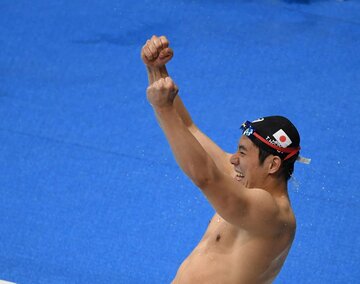  銀メダルを獲得した本多灯