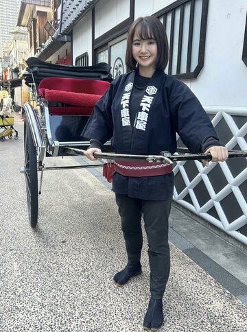 観光人力車「天下車屋」の車夫として働く関森ありさ