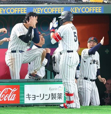 〝いないないばぁ〟ポーズを披露する大谷翔平