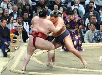 隆の勝を寄り切った豊昇龍