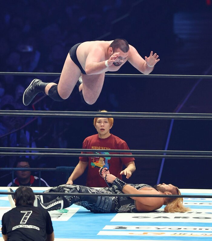 ハイフライフローも繰り出したウルフアロン(上)